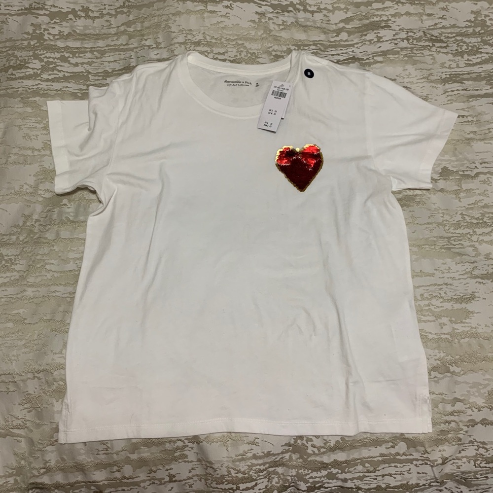 A&F - White tee with heart